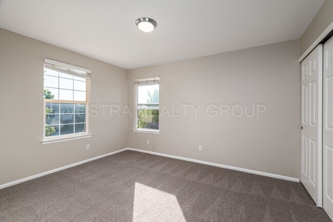 Building Photo - 5524 S Rome Way