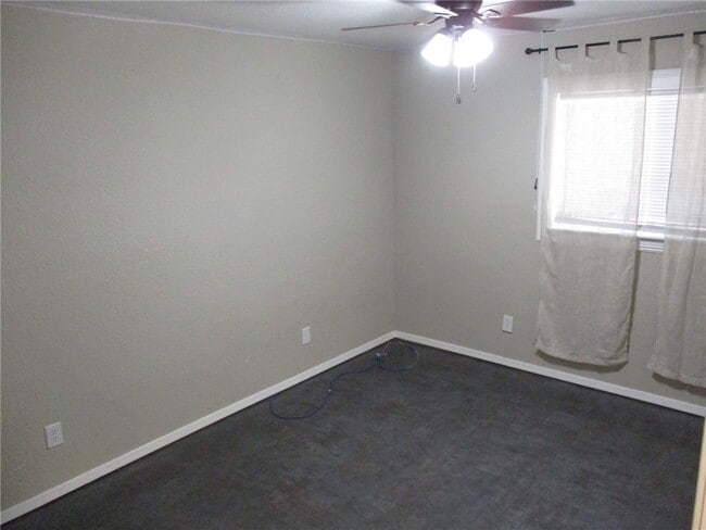Building Photo - 10057 Driftwood Cir
