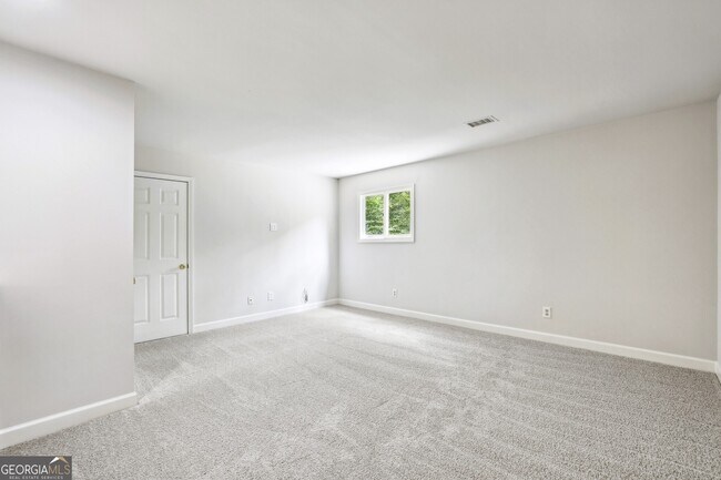 Building Photo - 110 Westchester Way