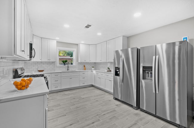 Building Photo - 8050 Tavenor Ln