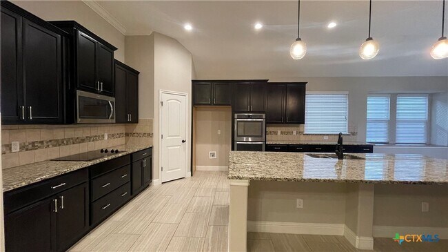 Building Photo - 6201 Morganite Ln