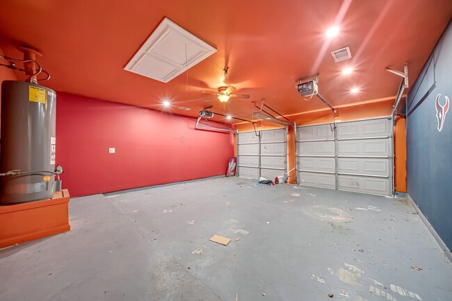 Building Photo - 3812 Redbud Dr