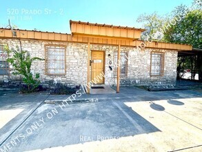 Building Photo - **MOVE-IN SPECIAL!** 2 Bedroom / 1 Bath Un...