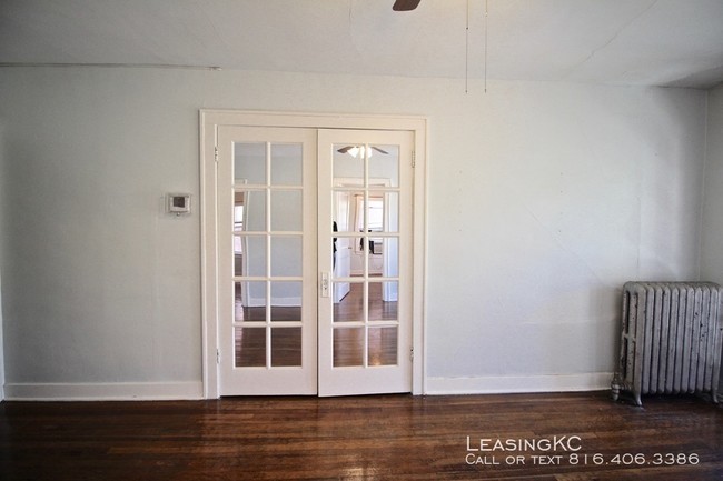 Building Photo - Charlotte Manor