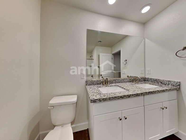 Building Photo - 8110 Inhibition Ct