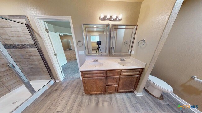 Building Photo - 307 Dober St