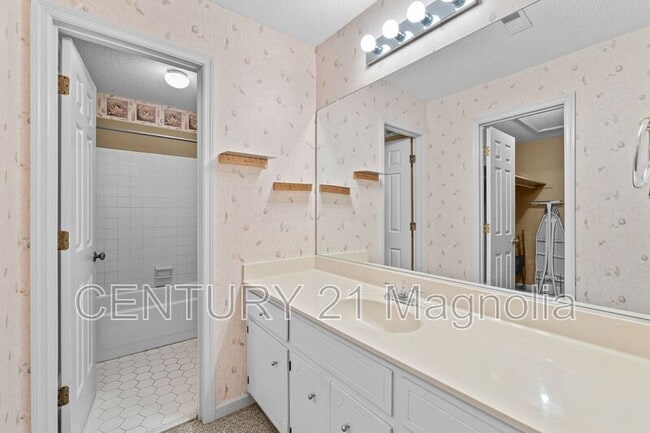 Building Photo - 2519 Carriage Creek