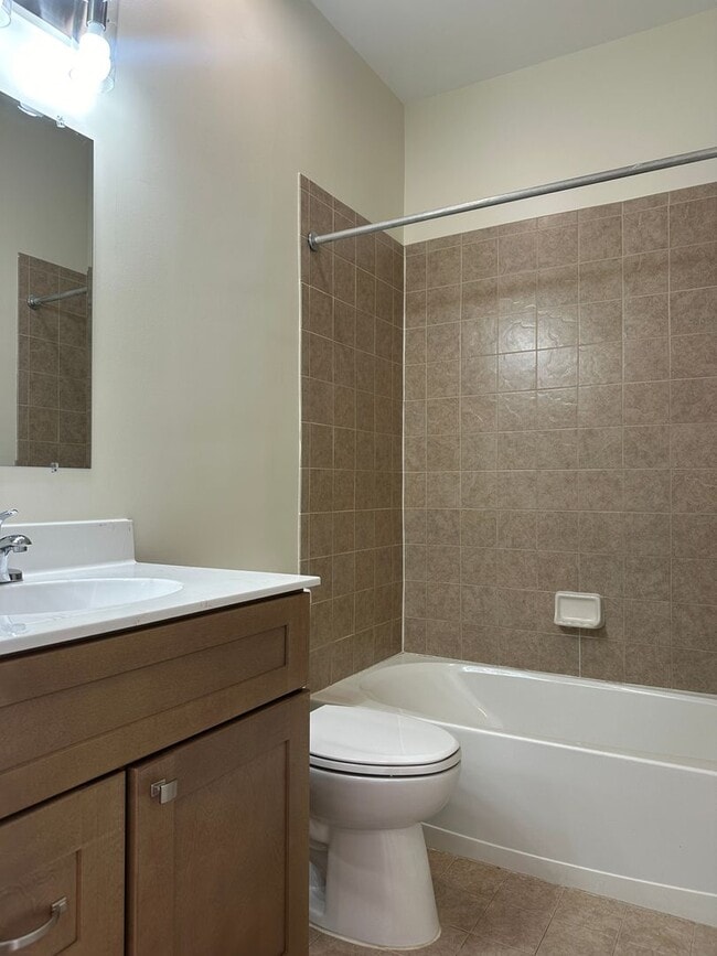 Building Photo - 126 Shumard Ct