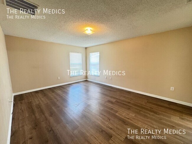 Building Photo - 321 Drum Ln