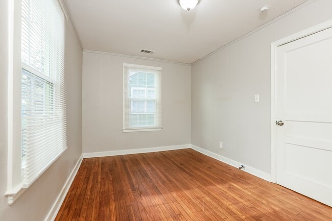 Building Photo - 5004 W 31st St