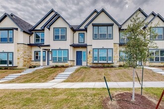 Building Photo - 4 Bed and 3 Bath Luxurious Townhome in Frisco!