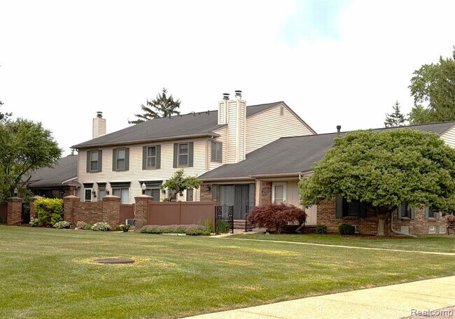 Building Photo - 41090 Southwind Dr