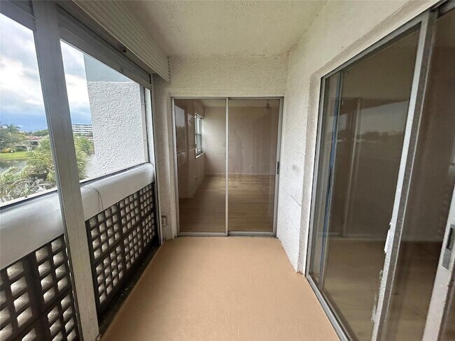 Building Photo - 3301 Spanish Moss Terrace