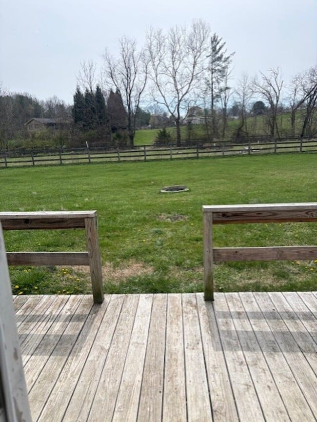 Building Photo - Sinking Creek Apartments