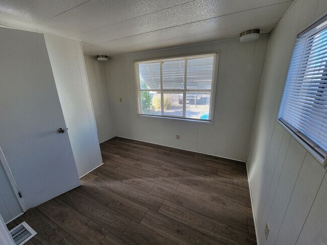 Building Photo - 2 Bedroom Mobile with Large Lot