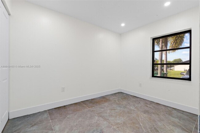 Building Photo - 5402 SW 138th Pl