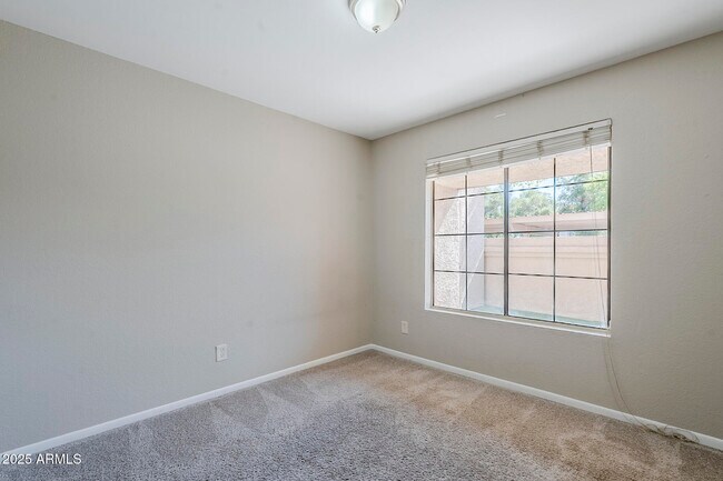 Building Photo - 818 S Westwood