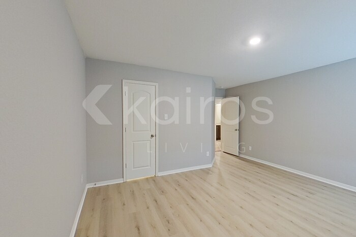 Building Photo - 205 Capital Hl Vw