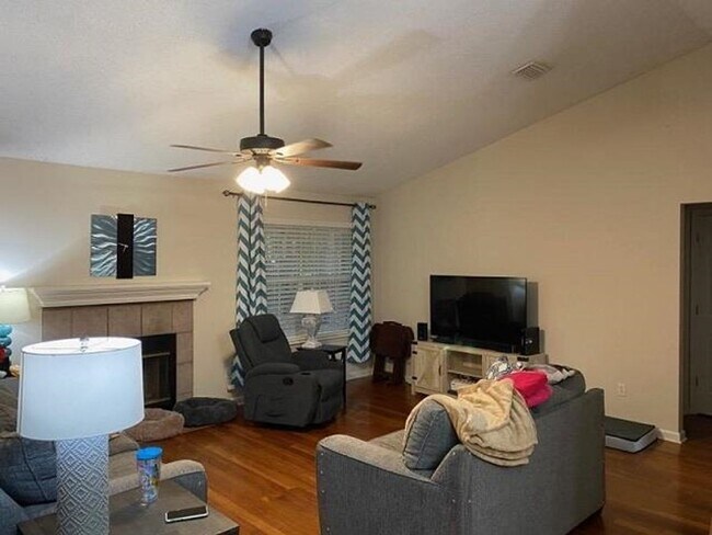 Building Photo - NE Tallahassee Home in Top School District