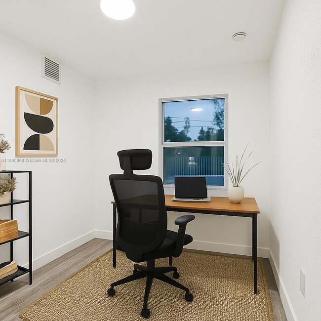 Building Photo - 724 Burlington St