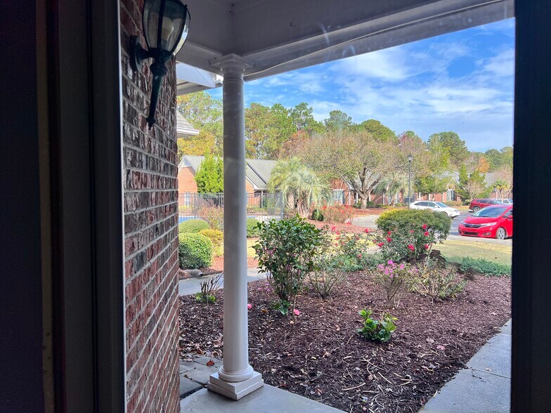 Building Photo - 1600 Sturdivant Dr