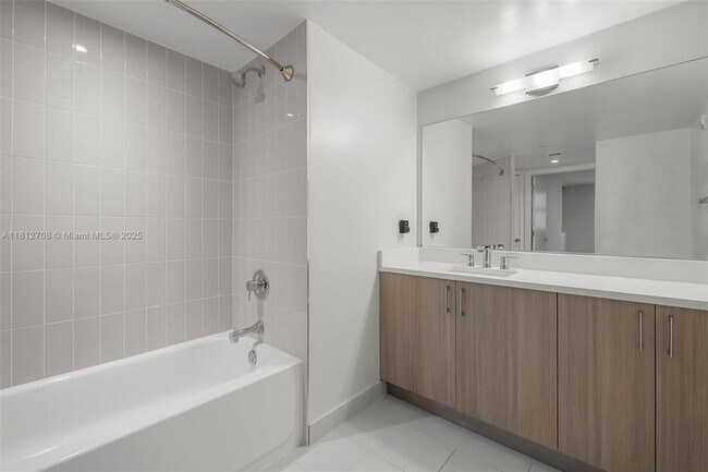 Building Photo - 1756 N Bayshore Dr