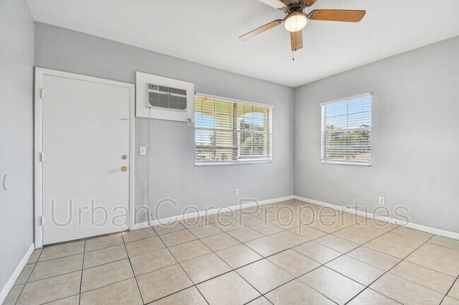 Building Photo - 321 24th Ave N