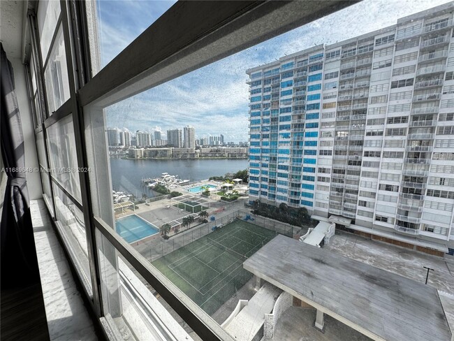 Building Photo - 18051 Biscayne Blvd