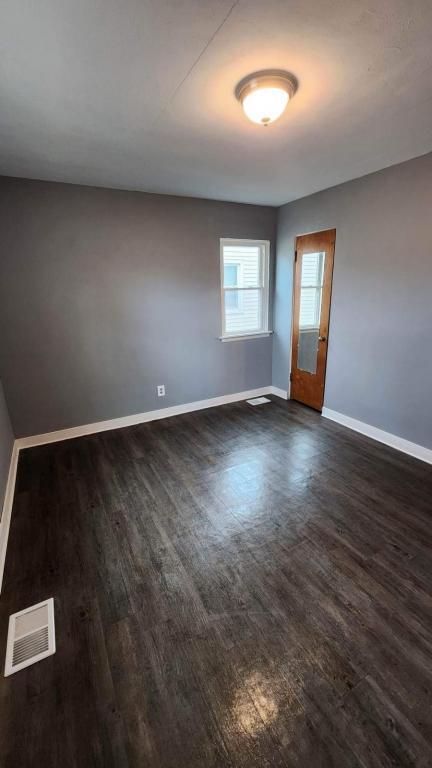 Building Photo - 1433 E 35th Ct