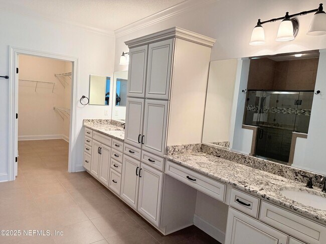 Building Photo - 44 Ocale Ct