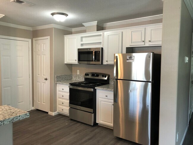 Building Photo - 109 Varsity Dr