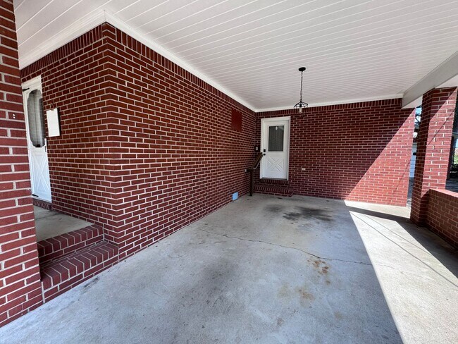 Building Photo - 2934 Butterworth Rd