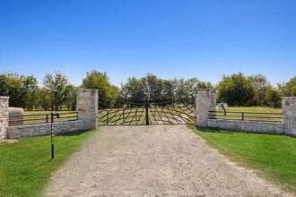 Building Photo - 10934 FM 2728