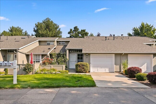 Building Photo - Charming SE Boise Townhome Near the Greenbelt