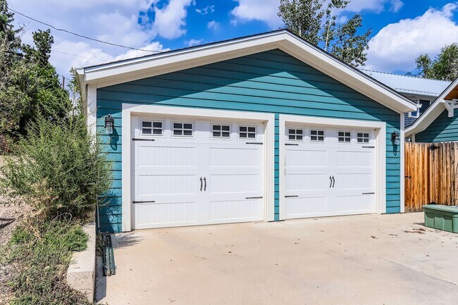 Building Photo - Beautiful Fully Furnished New Build in Newlands