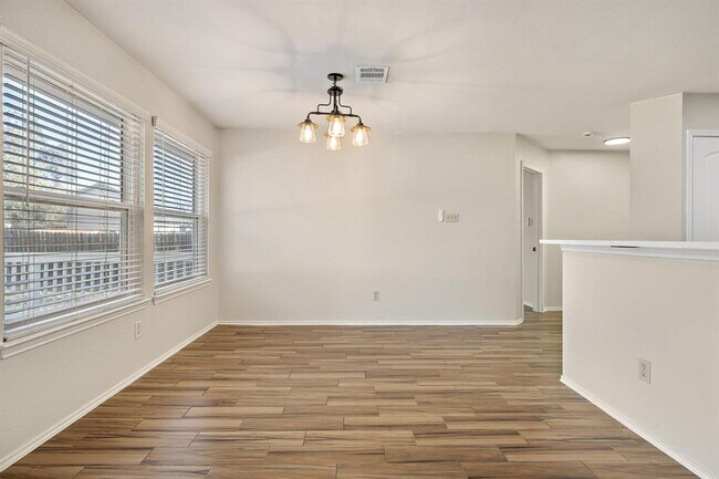 Building Photo - 2003 Dayflower Trce