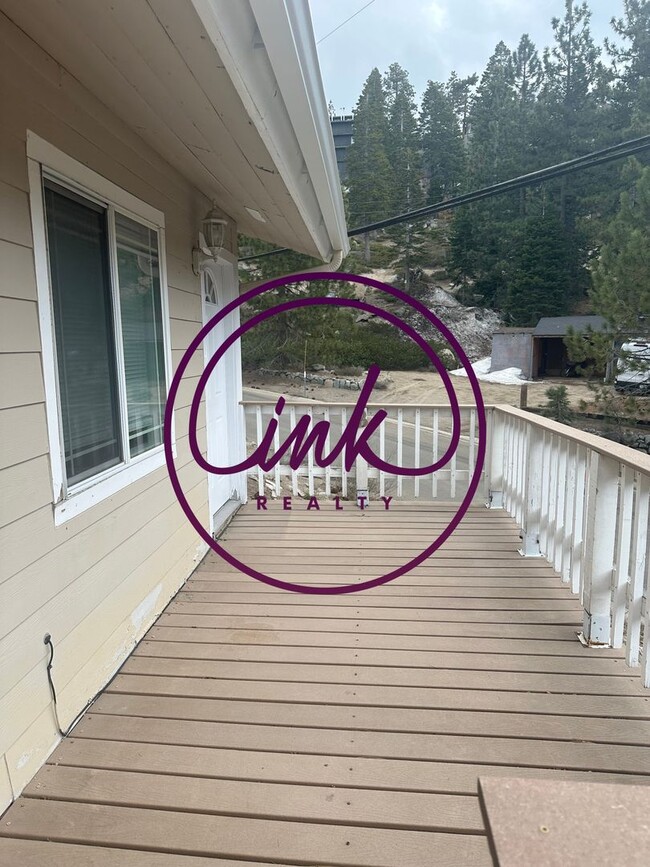 Building Photo - Updated Duplex in Stateline Tahoe
