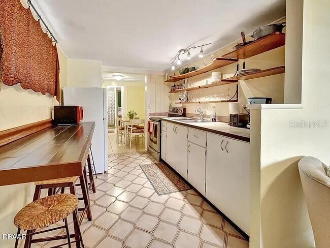 Building Photo - 311 N Blue Lake Terrace