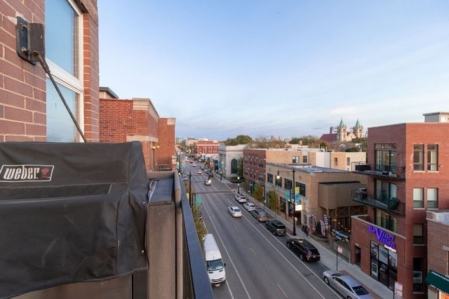 Building Photo - 1452 W Fullerton Ave