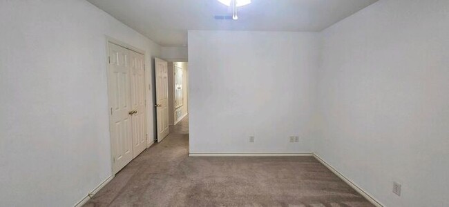Building Photo - Cozy 2 Bedroom 2 Bath Duplex in Longview!