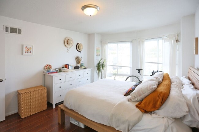 Building Photo - 7221 Geary Blvd