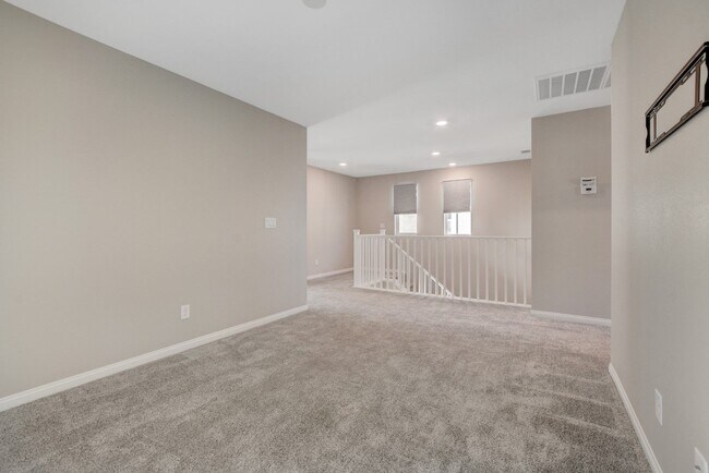 Building Photo - Gorgeous 4 Bedroom, 2 Story Home in SW/Mou...