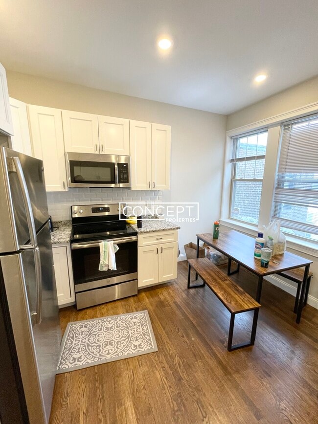 Building Photo - 2017 Commonwealth Ave