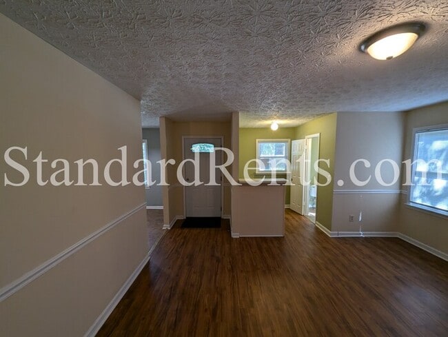 Building Photo - 461 Booth Cir SW