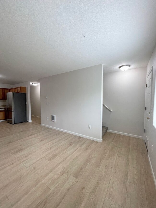 Building Photo - St. John's Townhome - 5 Bedroom, 2 bath Duplex Unit