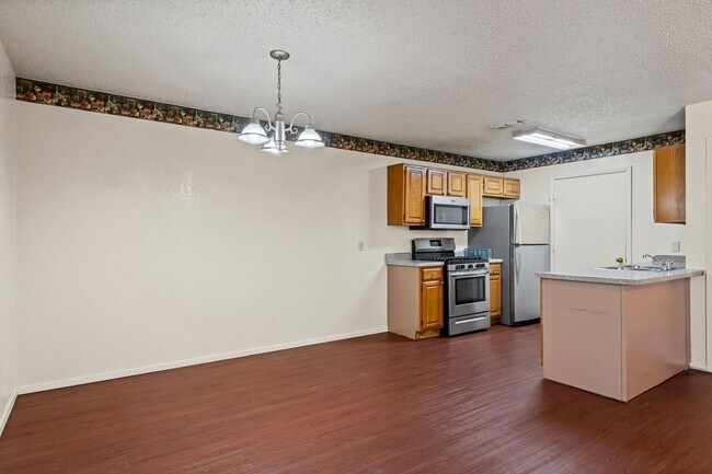Building Photo - 2721 La Jolla Ct