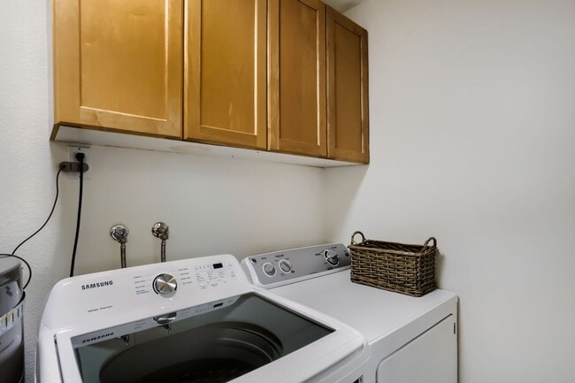 Building Photo - Lake Villas Condominiums ~ Redmond