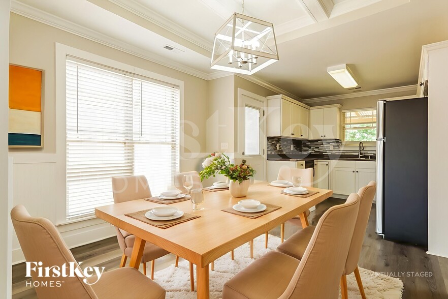 Building Photo - 221 Creekstone Tr