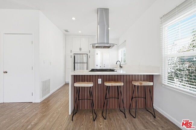 Building Photo - 455 Rexford Dr