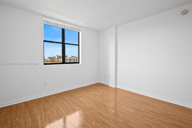 Building Photo - 888 Douglas Rd